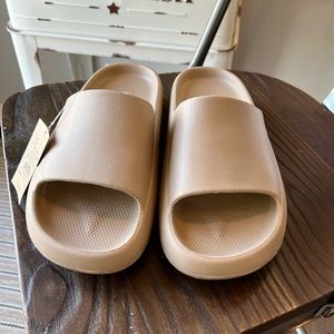 Rubber slides women’s 7